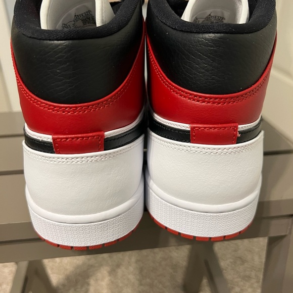 Air Jordan 1 Mid - Picture 5 of 8